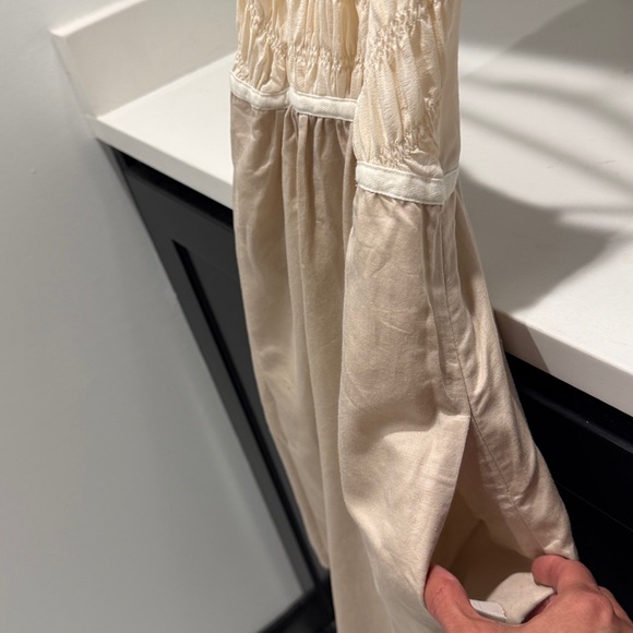 Banana Republic Cream Midi Dress. Size 0 - Picture 4 of 8